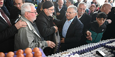 Büyükkılıç Semt Pazarı'nda vatandaşlarla ve pazarcı esnafı ile sohbet etti