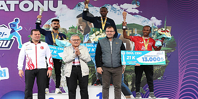 Büyükkılıç, Uluslararası Kayseri Yarı Maratonu Ödül Töreni'ne Katıldı