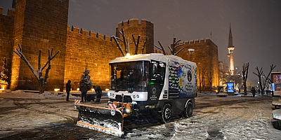 Büyükşehir'in 128 araç ve 291 personeli karla mücadele için hazır kıta