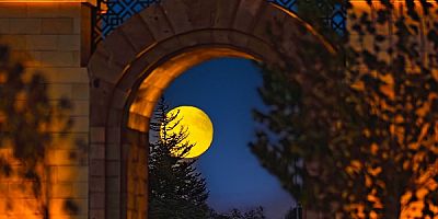 Kayseri'de Büyükşehir Objektifinden Süper Dolunay Tutulması