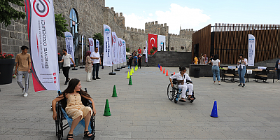 Büyükşehir Tarihi Kalede Empati Parkuru Kurdu, Gençlerin Sırdaşı Oldu