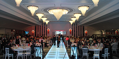 CHP Grup Başkanvekili Özel, Kayseri'de partisince düzenlenen Cumhuriyet Balosu'na katıldı