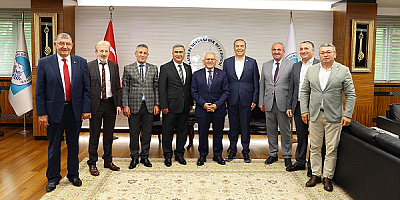 CHP Heyeti Kayseri Büyükşehir Belediye Başkanı Büyükkılıç'ı ziyaret etti