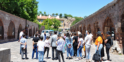 Çocuklar İncesu'nun tarihi mekanlarını gezdi