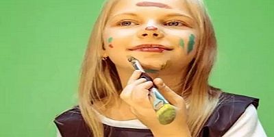 Çocuklarda makyaj tehlikesi: 7 yaşa indi