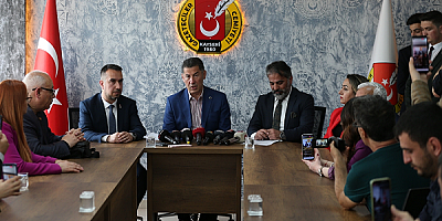 Cumhurbaşkanı adayı Sinan Oğan, Kayseri'de ziyaretlerde bulundu