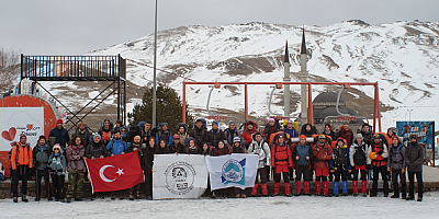Dağcılar Erciyes’in Zirvesinde Buluştu