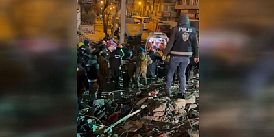 Diyarbakır'da yıkılan binanın enkazından 122 saat sonra bir kadın kurtarıldı