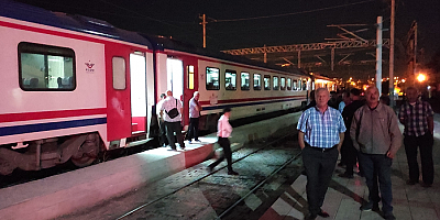 Doğu Ekspresi'nin vagonu Yozgat'ta raydan çıktı, Ankara-Kayseri demir yolu ulaşıma kapandı