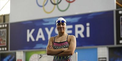 Dünya Gençler Yüzme Şampiyonası'nda 2. olan Mehlika gözünü olimpiyatlara dikti