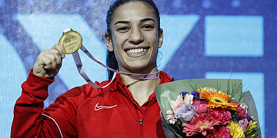 Dünya Kadınlar Boks Şampiyonası'nda Ayşe Çağırır altın madalya kazandı