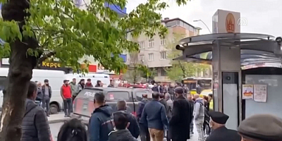 Durakta otobüs beklerken bacağından vuruldu