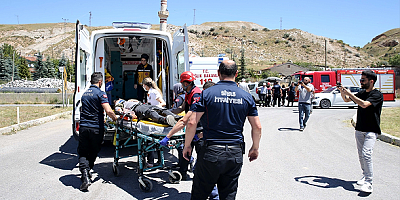 Duvara çarpan hafif ticari araçtaki 4 kişi yaralandı