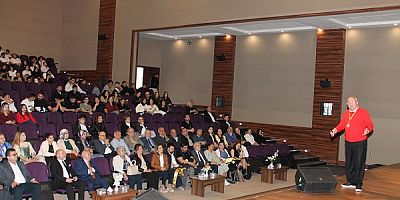 Eczacı, girişimci Ataman Özbay NNYÜ'de örencilerle buluştu