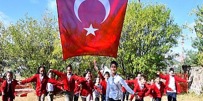 Okullarda ikinci Dönem “Bayrak Sevgisi” Temasıyla Başlıyor