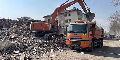 Elbistan'da hayatın normale dönmesi için çalışmalar tüm hızıyla sürüyor