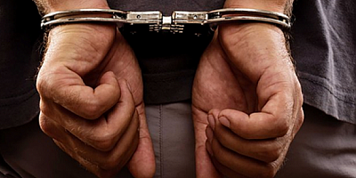 Elektrikli şöminede 3 kilogram uyuşturucu madde saklayan zanlı yakalandı