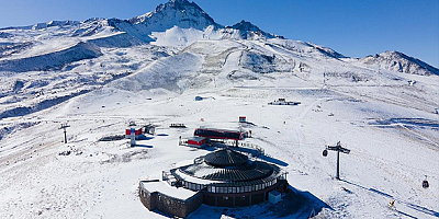 Erciyes Dağı'na kar yağdı