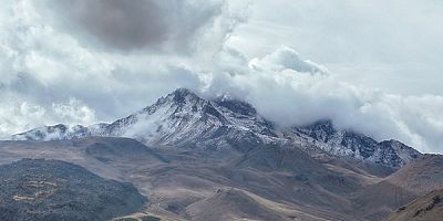 Erciyes Dağı’na sezonun ilk karı düştü