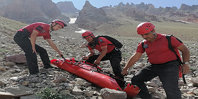 Erciyes Dağı'na tırmanırken düşerek yaralanan dağcıyı JAK timi kurtardı