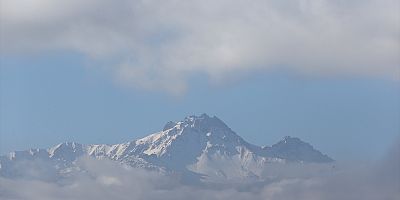 Erciyes Dağı sis bulutlarıyla kaplandı