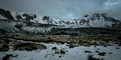 Erciyes'e mevsimin ilk karı yağdı