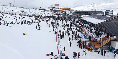 Erciyes Kayak Merkezi'nde hafta sonu yoğunluk yaşandı