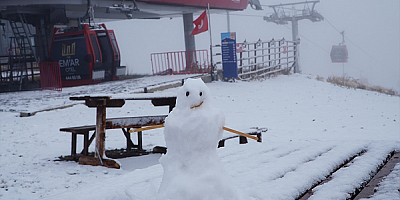 Erciyes Kayak Merkezi'ne kar yağdı