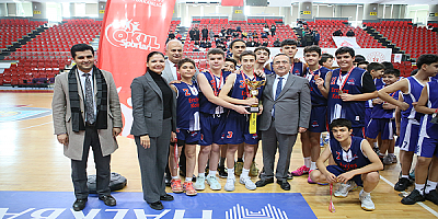 Erciyes Koleji - Kayseri Okul Sporları Yıldız Basketbol Turnuvası Şampiyonu