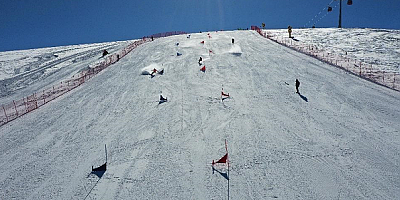 Erciyes'te düzenlene Kar Fırtınaları Valilik Kupası kayak yarışları sona erdi