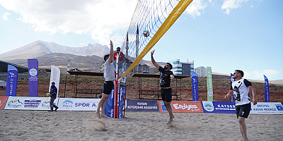 Erciyes'te En Havalı Voleybol Turnuvası'nda 16 Takım Mücadele Etti