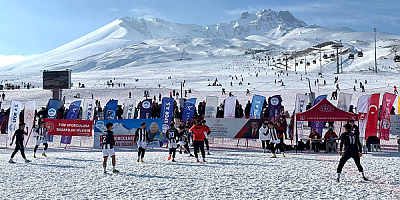 Erciyes'te Kar Ragbi Türkiye Şampiyonası Başladı