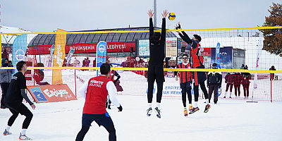 Erciyes'te Kar Voleybolu Heyecanı Yaşandı