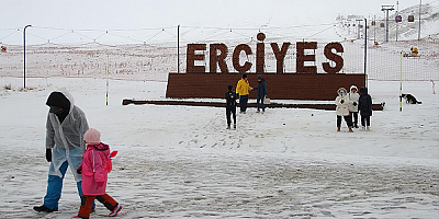 Erciyes'te kar yağışı etkili oluyor