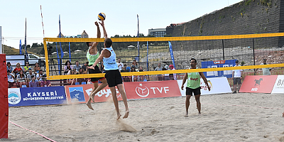 Erciyes'te plaj voleybolu turnuvası devam ediyor