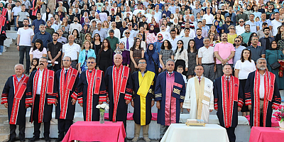 Erciyes Üniversitesi Edebiyat Fakültesi'nden 480 öğrenci mezun oldu