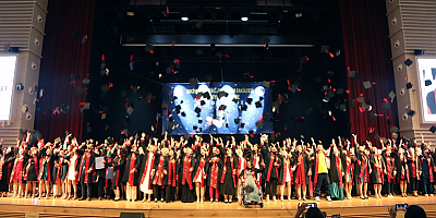 Erciyes Üniversitesi Eğitim Fakültesi yeni mezunlarını verdi