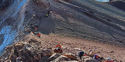 Erciyes ve Ağrı dağlarına 30 Ağustos Zafer Tırmanışı yapıldı