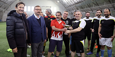 ERÜ’de İletişim Fakültesi Futbol Takımı ile Kayseri Gazeteciler Cemiyeti Futbol Takımı arasında dostluk maçı