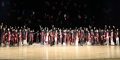 ERÜ Eczacılık Fakültesi’nde Mezuniyet Sevinci
