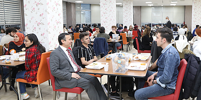 ERÜ Rektörü Çalış, Öğrencilerle İftar Yaptı