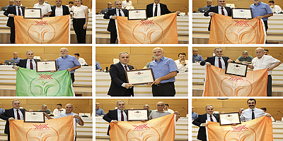 ERÜ Rektörü Prof. Dr. Fatih Altun, “Engelsiz Üniversite Ödülleri”ni Fakülte Dekanlarına Takdim Etti