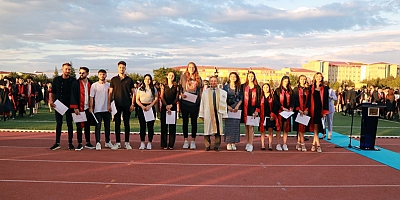 ERÜ Spor Bilimleri Fakültesi öğrencileri diplomalarını aldı