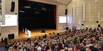 ERÜ Tıp Fakültesi’nde Dönem 1 Öğrencileri Törenle Önlük Giydi