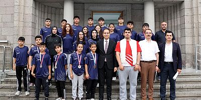 ERVA Sağlık Spor Kulübü öğrencilerinden İl Sağlık Müdürü Dr. Erşan’a ziyaret