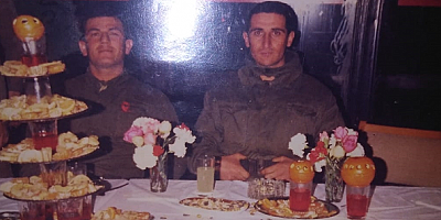 Evi yıkılan afetzedeye asker arkadaşı sahip çıktı