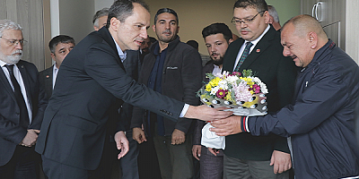 Fatih Erbakan, otobüs kazasında yaralanan partilileri Kayseri'de ziyaret etti