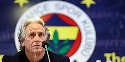 Fenerbahçe Teknik Direktörü Jesus görevini bıraktığını açıkladı