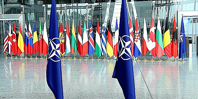 Finlandiya ve İsveç NATO'ya resmi üyelik başvurularını yaptı