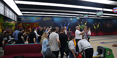Gazeteciler bowling turnuvasında yarıştı